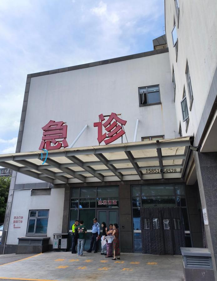 苏州市立医院食堂东芝中央空调吸顶机安装